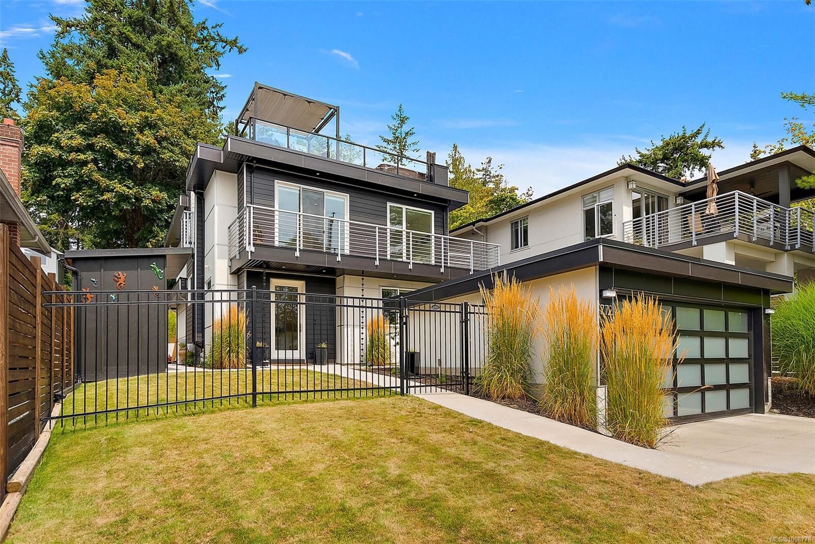 Property Photo: 772 Harding Lane BC V8M 2G2
