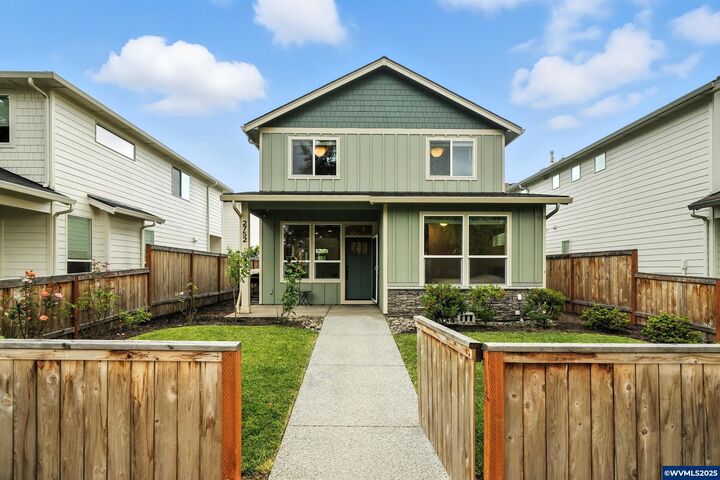 Property Photo: 2752 D St NE OR 97301