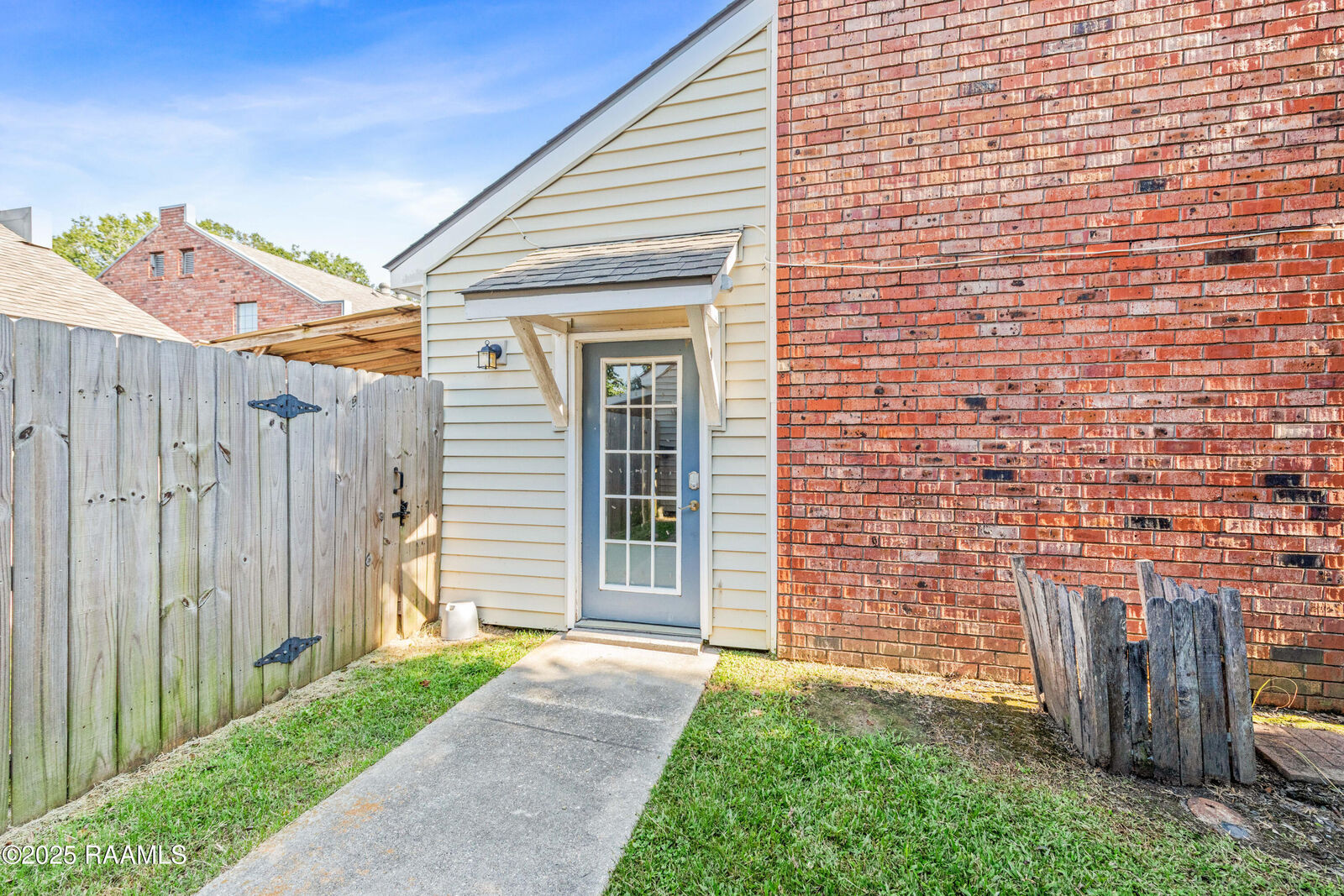 Property Photo: 210 Yvonne Street D LA 70518