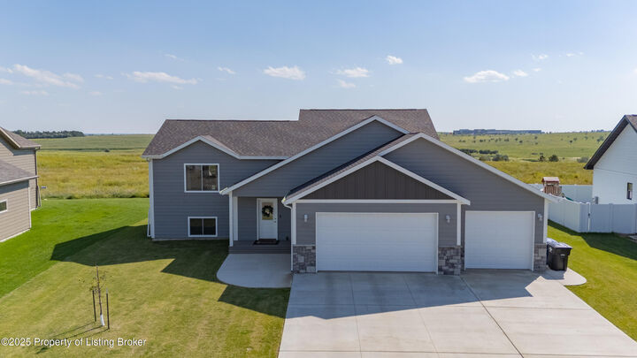 2119 Wahl Street  Dickinson ND 58601 photo