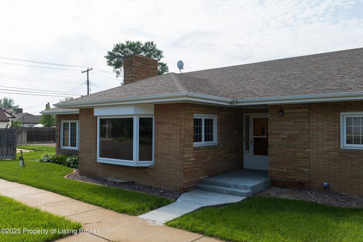 Property Photo: 435 3rd Street W ND 58601