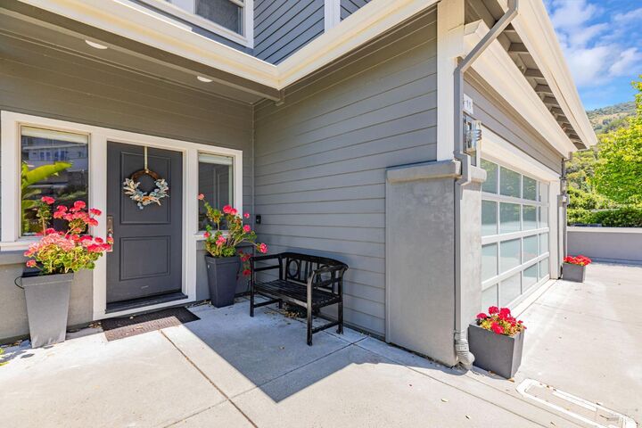 Property Photo: 11 Edgehill Way CA 94903