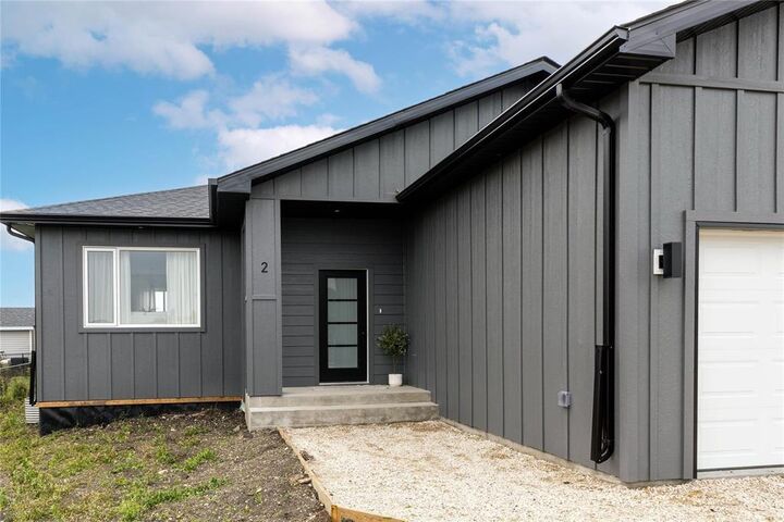 Property Photo: 2 Falcon Bay MB R5H 0B8