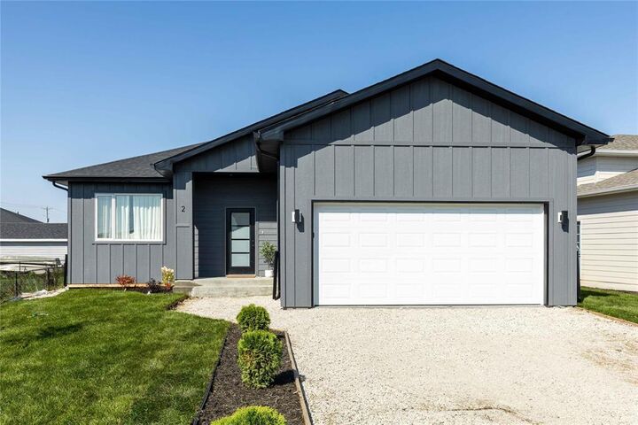 Property Photo: 2 Falcon Bay MB R5H 0B8