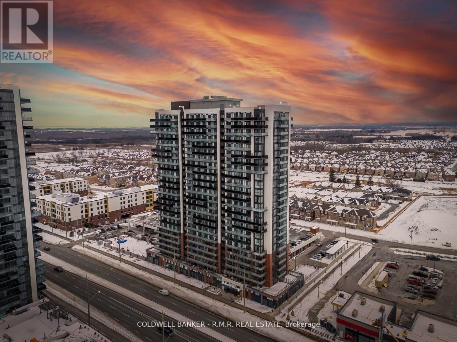 Property Photo:  2550 West Simcoe Street North 1704  ON L1L 0K7