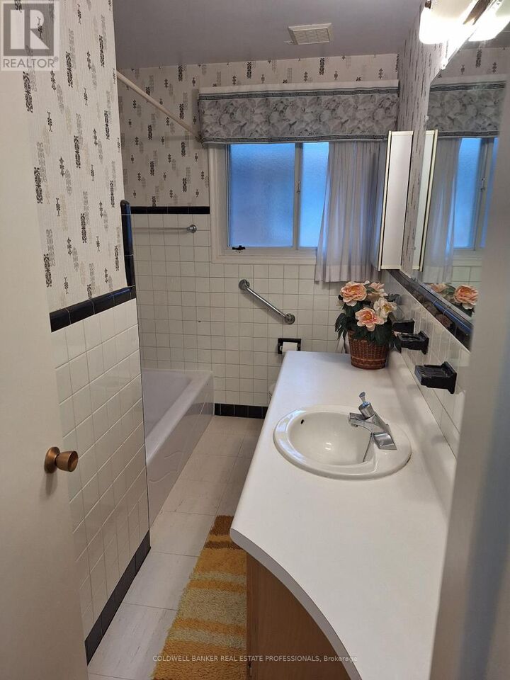 Property Photo:  42 Budea Crescent  ON M1R 4V4 