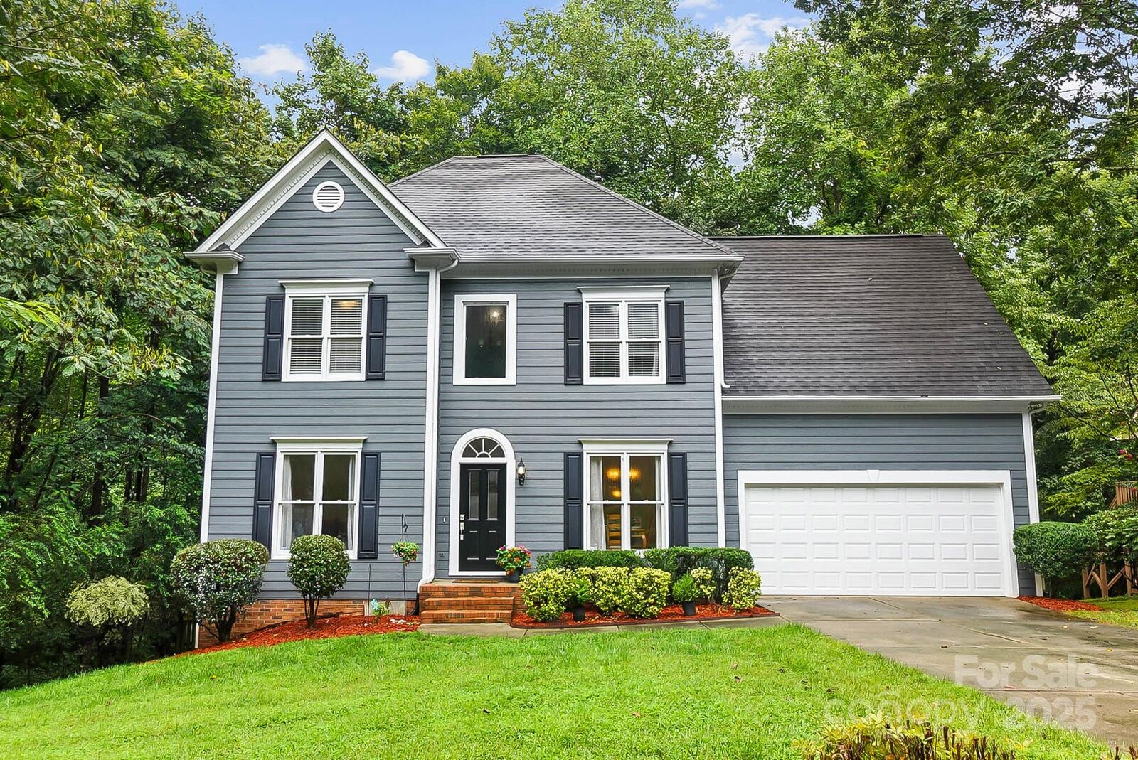 Property Photo:  407 Shrewsbury Lane  NC 28105