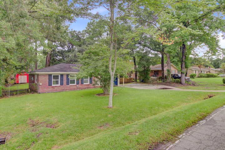 Property Photo: 211 Owens Drive SC 29485