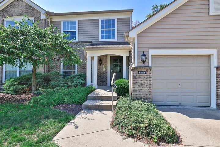 Property Photo: 5886 Stonebridge Circle Way OH 45150