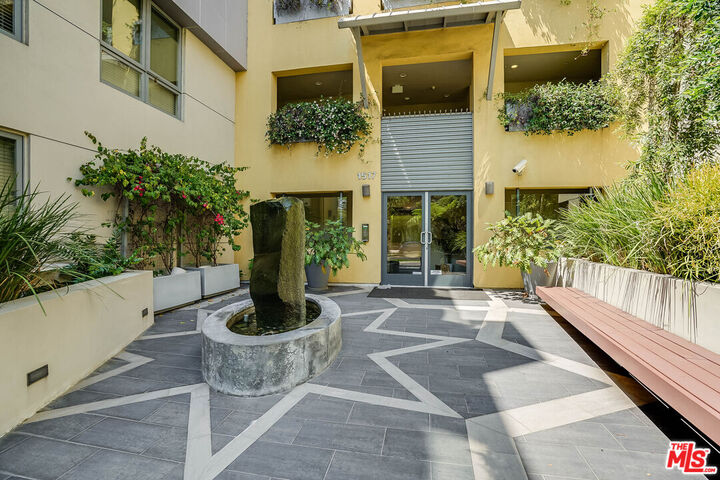 Property Photo:  1517 S Bentley Ave  CA 90025 