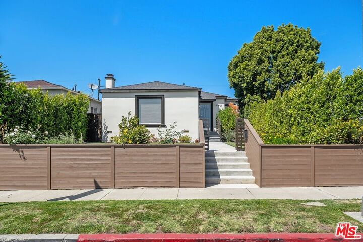 Property Photo:  4401 W 58th Pl  CA 90043 