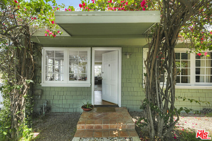 Property Photo: 1538 Parmer Ave CA 90026