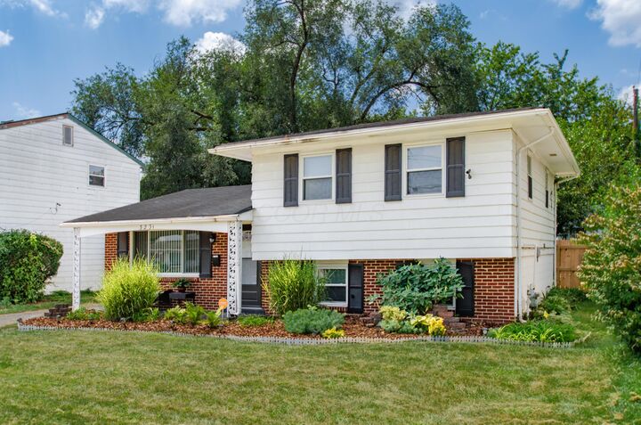 Property Photo:  3231 Bluefield Drive  OH 43207 