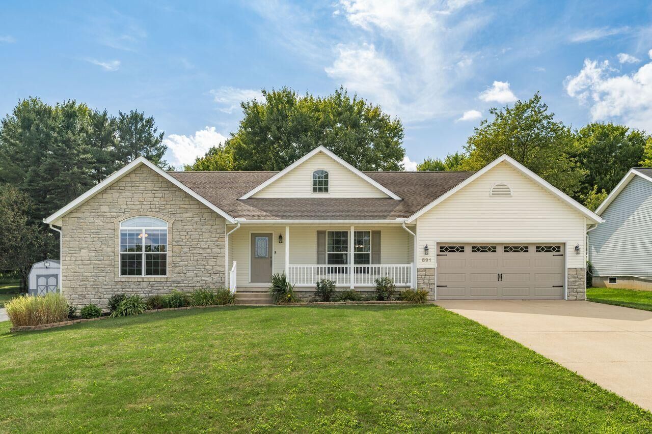 Property Photo: 891 Fairway Drive OH 43028
