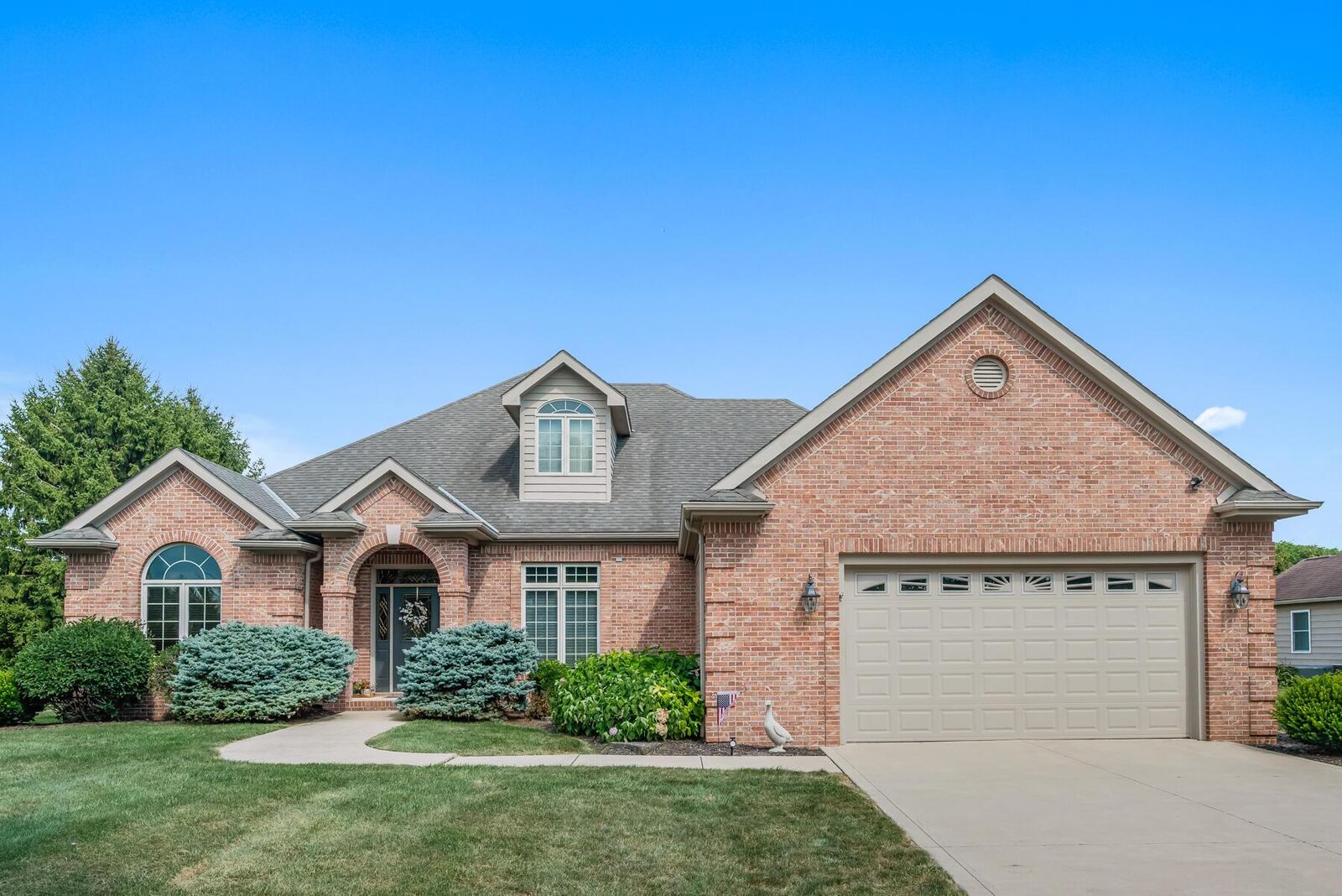 Property Photo: 1378 Chaucer Court OH 43302