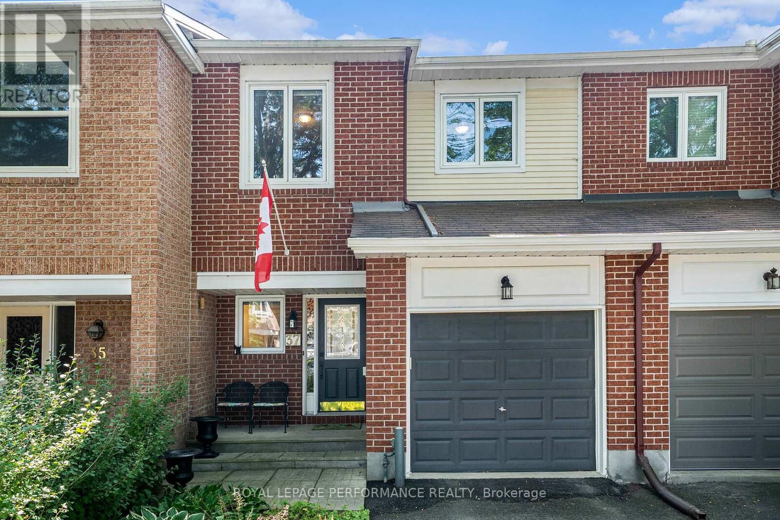 Photo de la propriété:  37 Willwood Crescent  ON K2J 4B2 