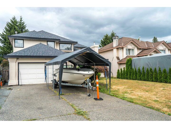 Photo de la propriété: 17163 102 BC V4N 3L4