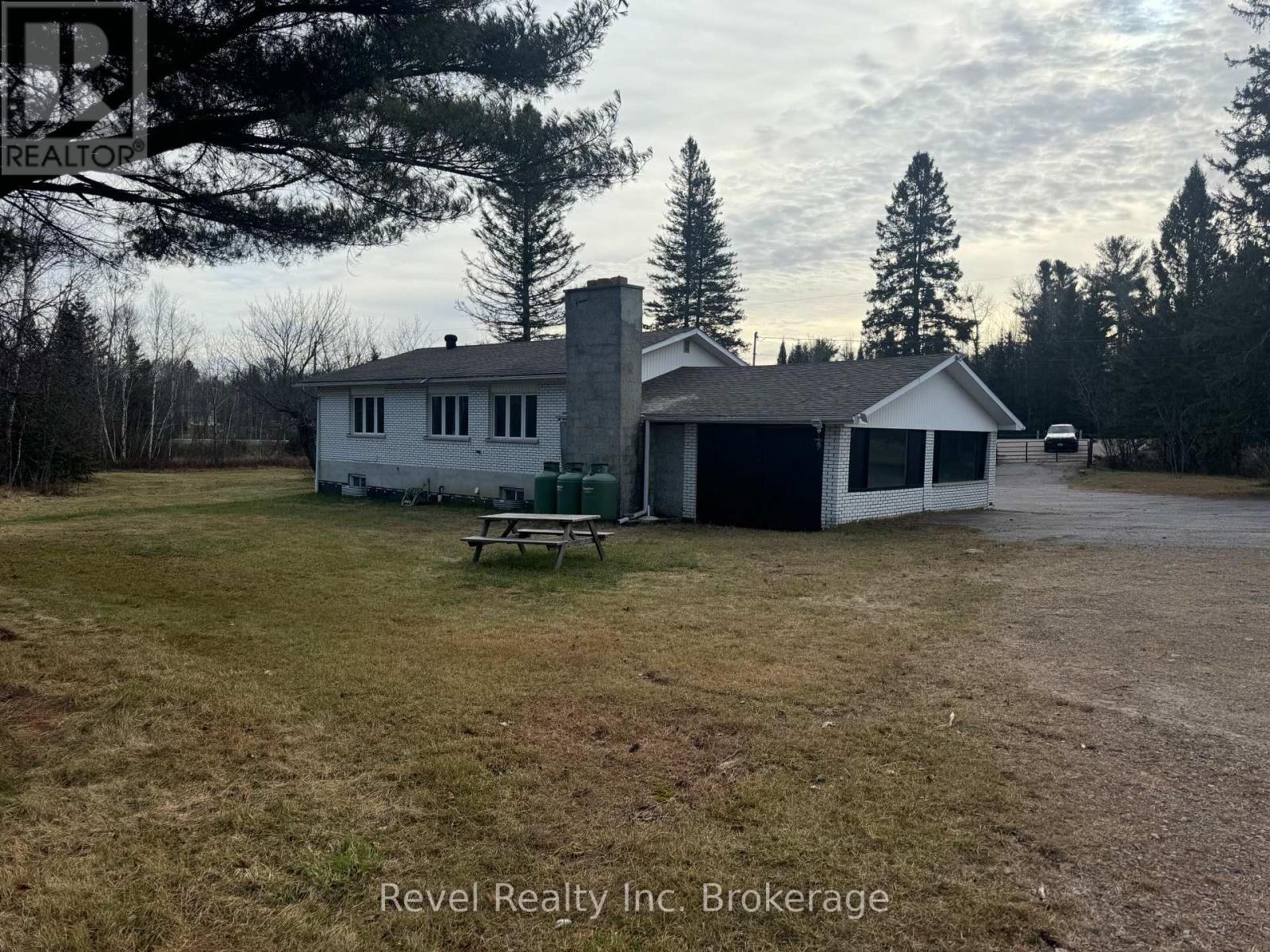 Property Photo:  3877 17 Highway East  ON P0H 1V0 