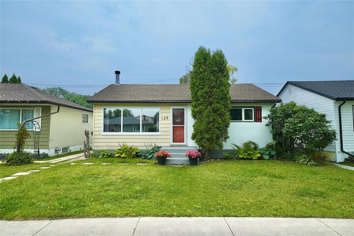 Property Photo:  126 Harold Avenue West  MB R2C 2C4 