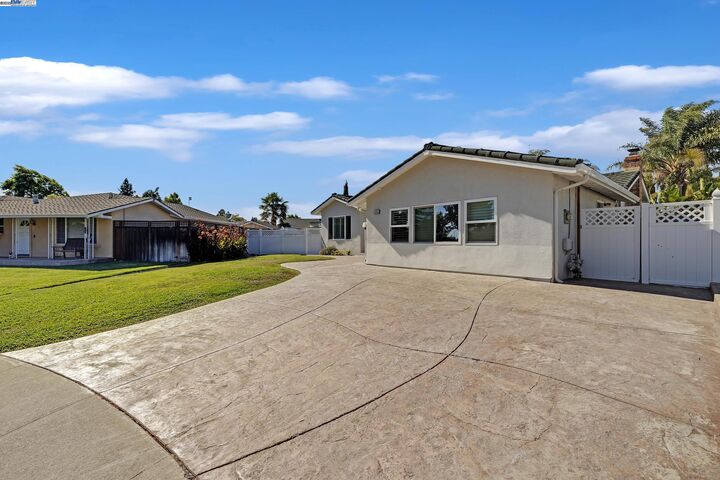 Property Photo:  4955 Swindon Pl  CA 94560 