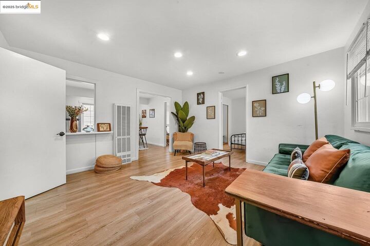 Property Photo:  2162 35th Avenue  CA 94601 
