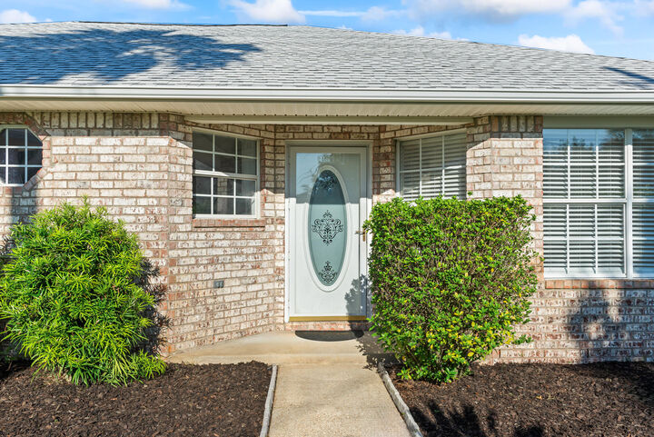Property Photo:  7252 Antoinette Circle  FL 32566 
