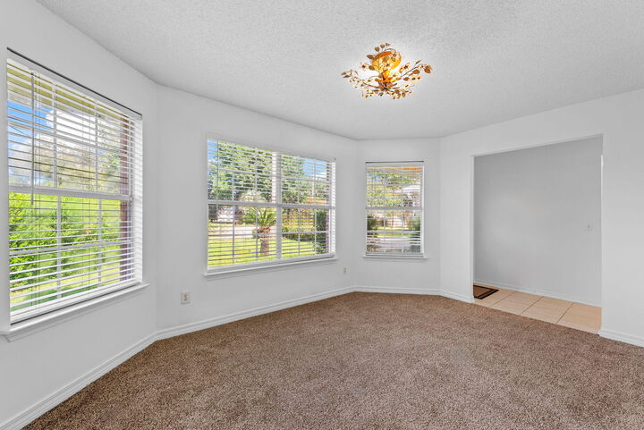 Property Photo: 7252 Antoinette Circle FL 32566