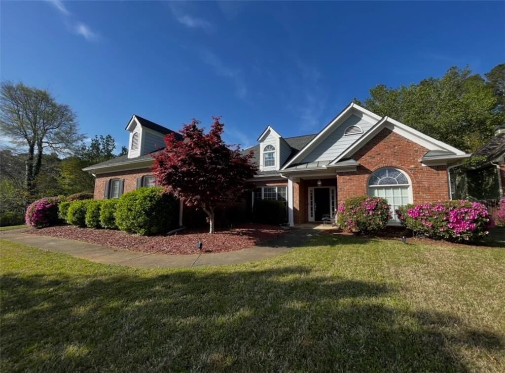 Property Photo:  