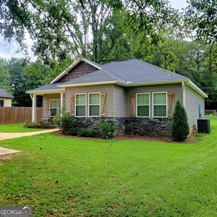 Property Photo: 2204 38th Boulevard AL 36854
