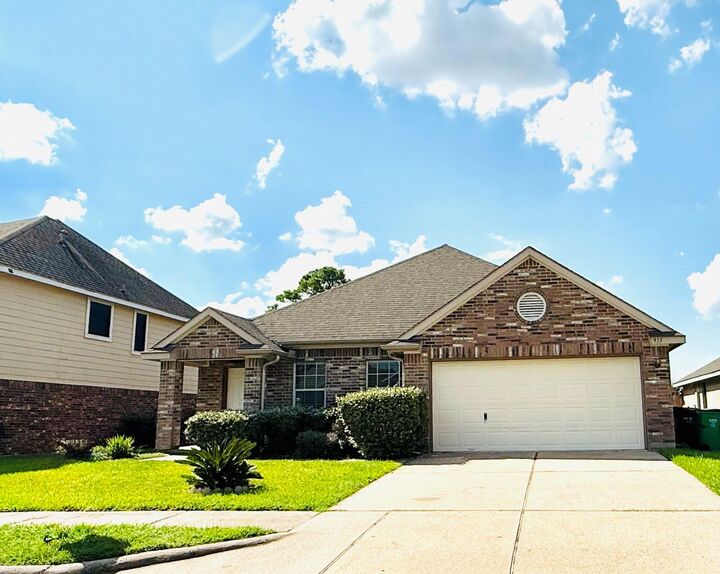 Property Photo:  915 Curry Street  TX 77521 