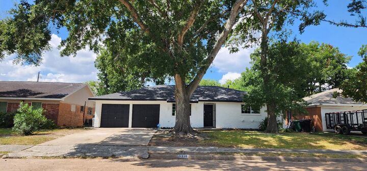Property Photo:  5914 Newquay Street  TX 77085 