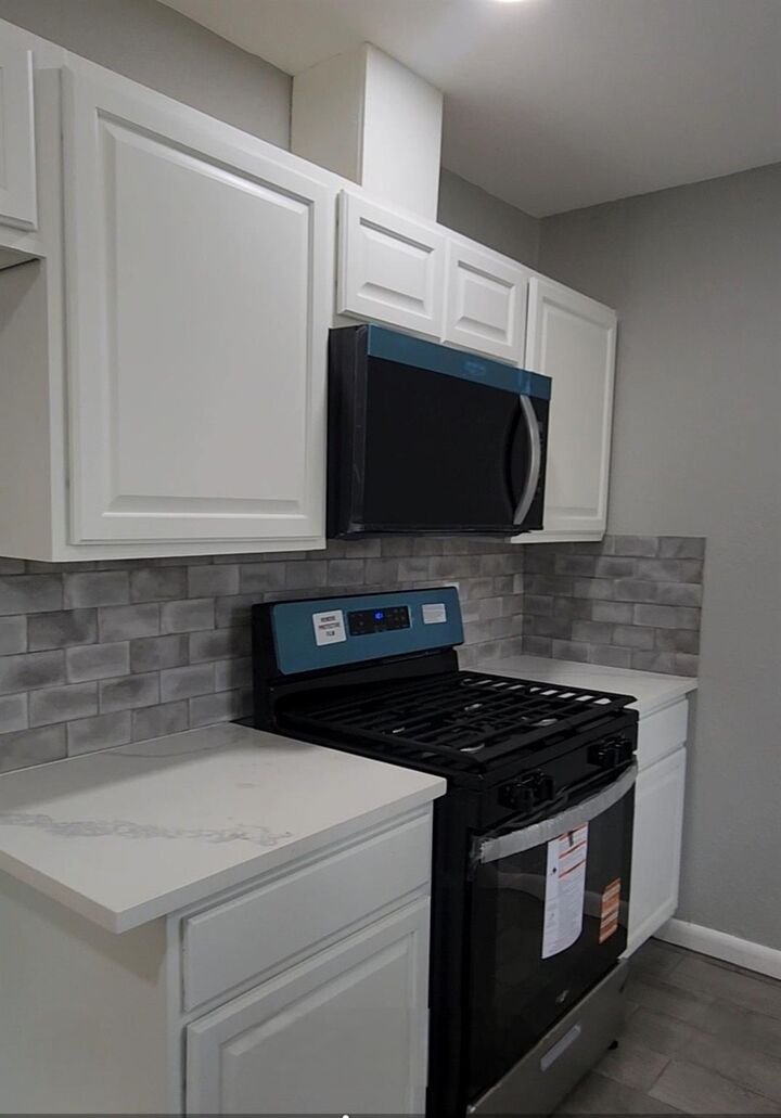 Property Photo: 5914 Newquay Street TX 77085