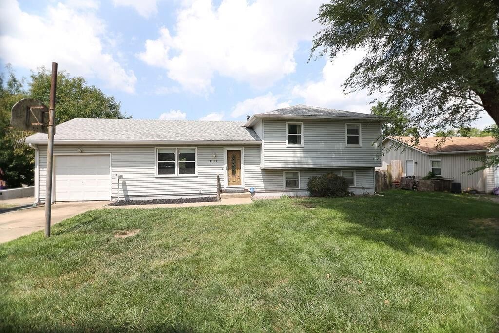 Property Photo: 5168 Douglas Avenue KS 66106