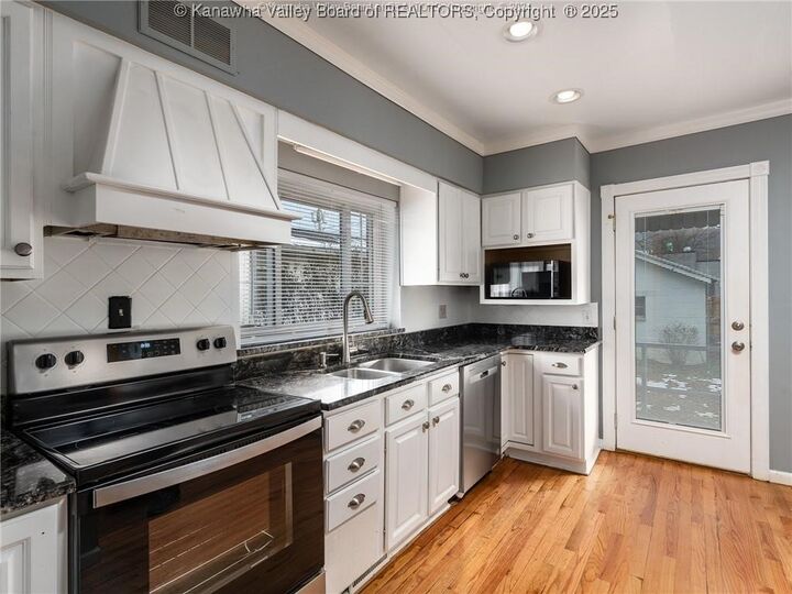 Property Photo: 4116 Venable Avenue WV 25304