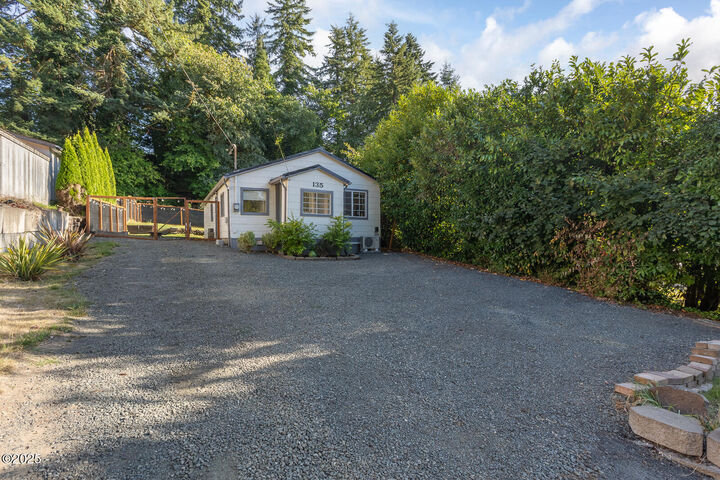 Property Photo: 135 NW 6th Street OR 97391