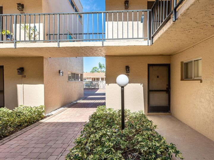 2763 Woodgate Lane 101  Sarasota FL 34231 photo