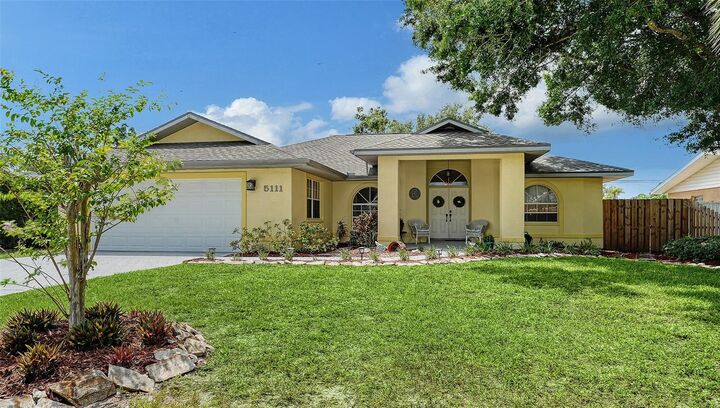 Property Photo:  5111 13th Avenue Drive W  FL 34209 