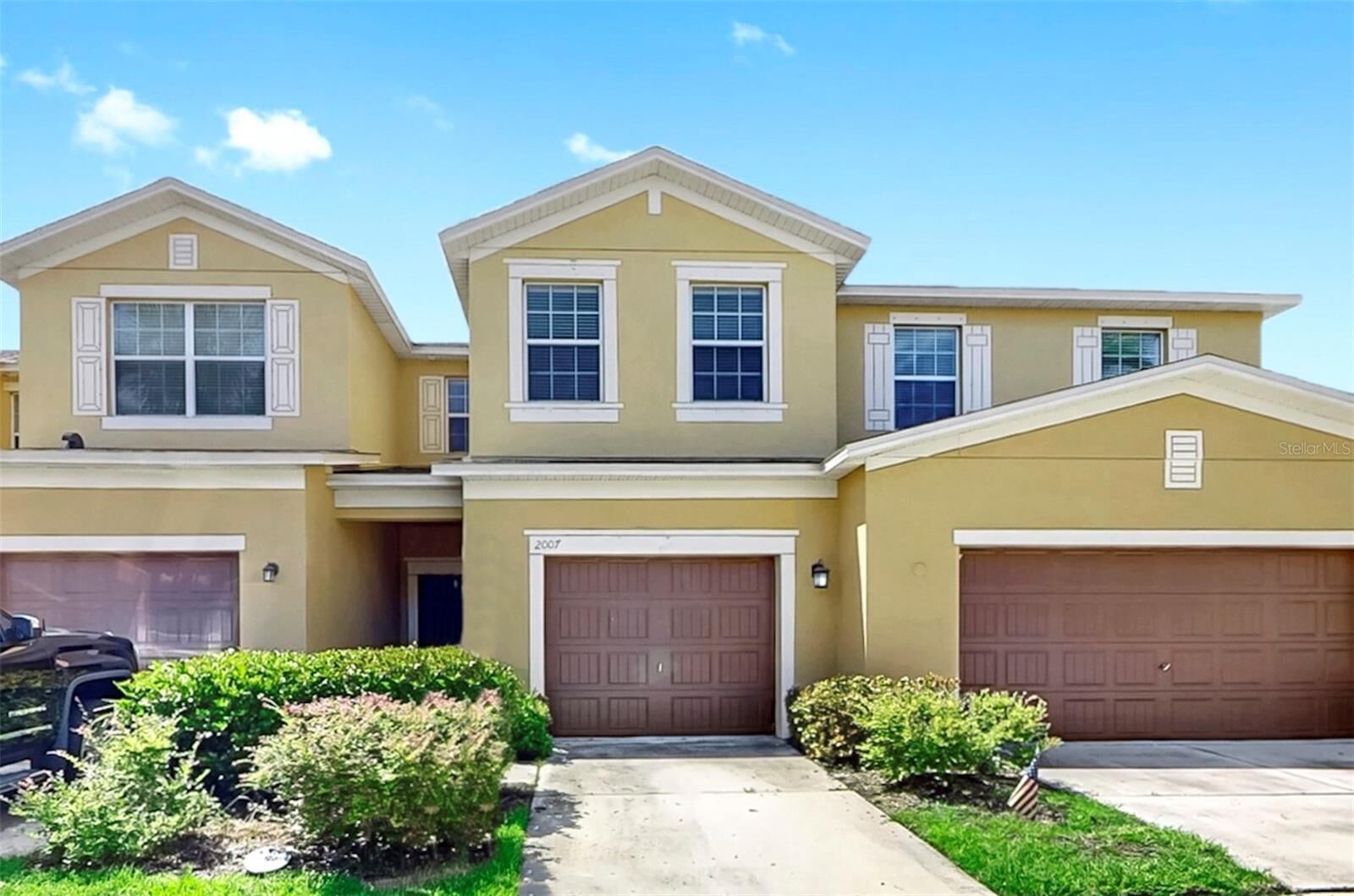 Property Photo:  2007 Hawks View Drive  FL 33570 