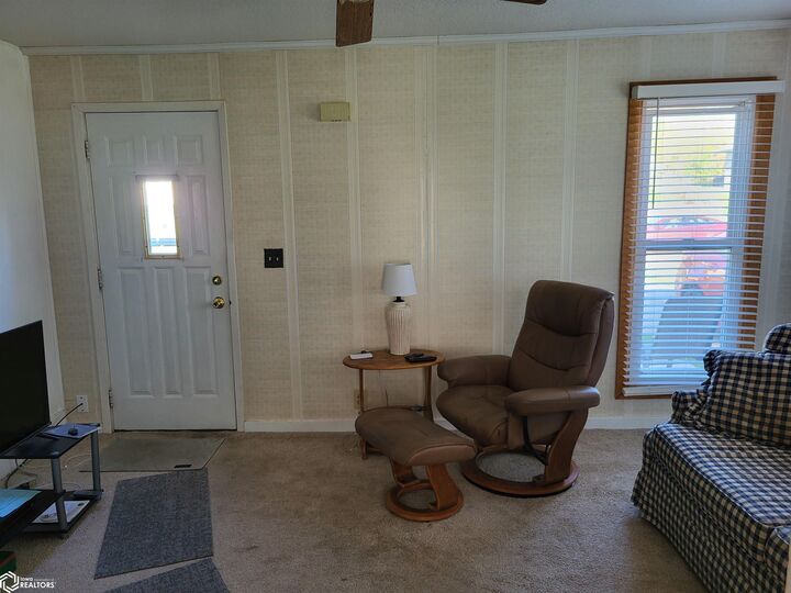 Property Photo:  913 S 7th Avenue  IA 50158 