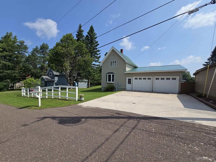 Property Photo:  44190 Eighth Avenue  MI 49905 