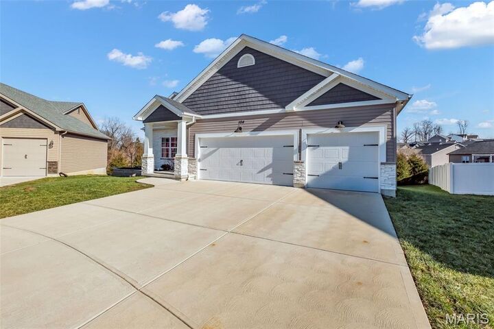 Property Photo: 104 Regency Court MO 63048