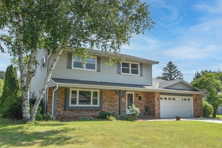 W223n2314 Meadowood Ln  Pewaukee WI 53186 photo
