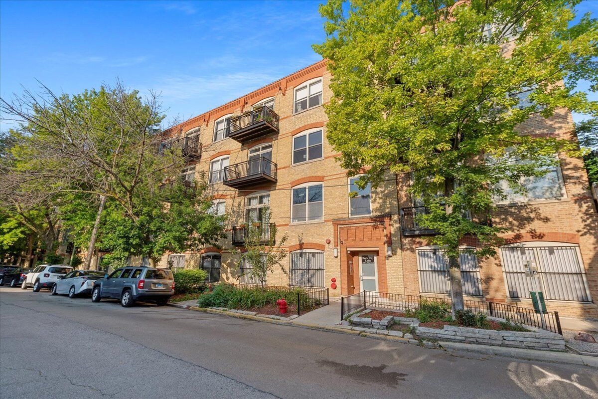 Property Photo:  1740 N Maplewood Avenue 311  IL 60647 