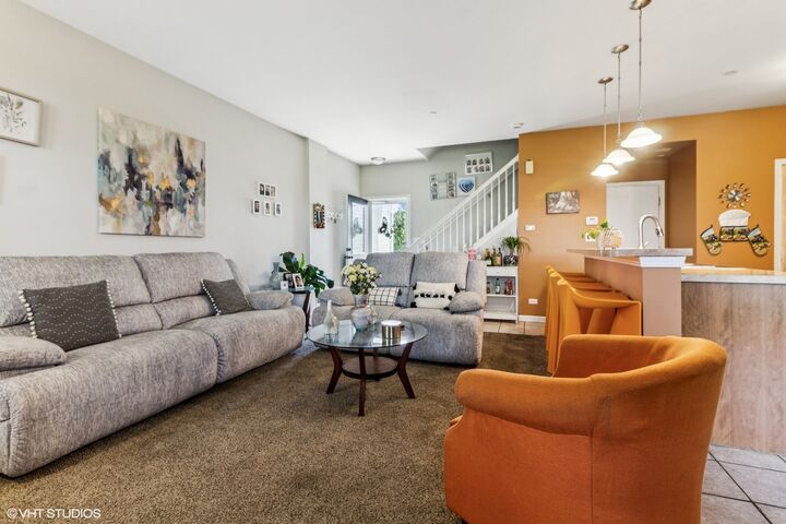 Property Photo:  181 Willoughby Court B  IL 60560 