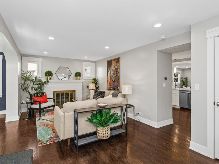 Property Photo:  3035 Thayer Street  IL 60201 