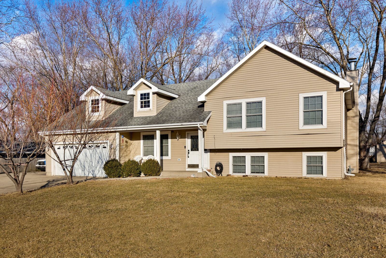 Property Photo: 181 Skyline Drive IL 60110