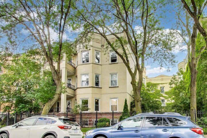 1442 W Carmen Avenue 1  Chicago IL 60640 photo