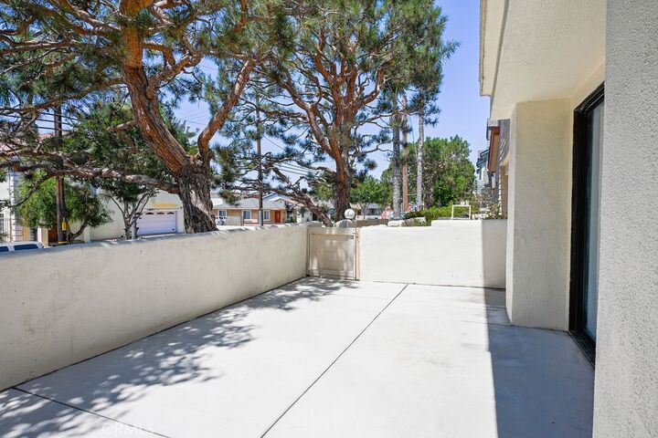 Property Photo:  15111 Freeman Avenue 44  CA 90260 