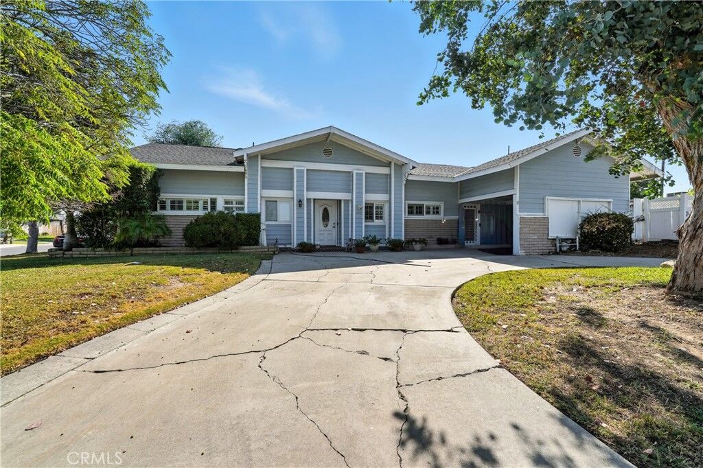 Property Photo:  406 S Hillward Avenue  CA 91791 