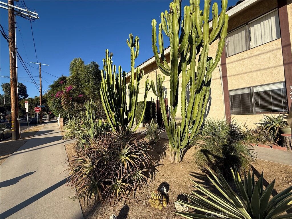 Property Photo: 322 N Ave 66 2 CA 90042